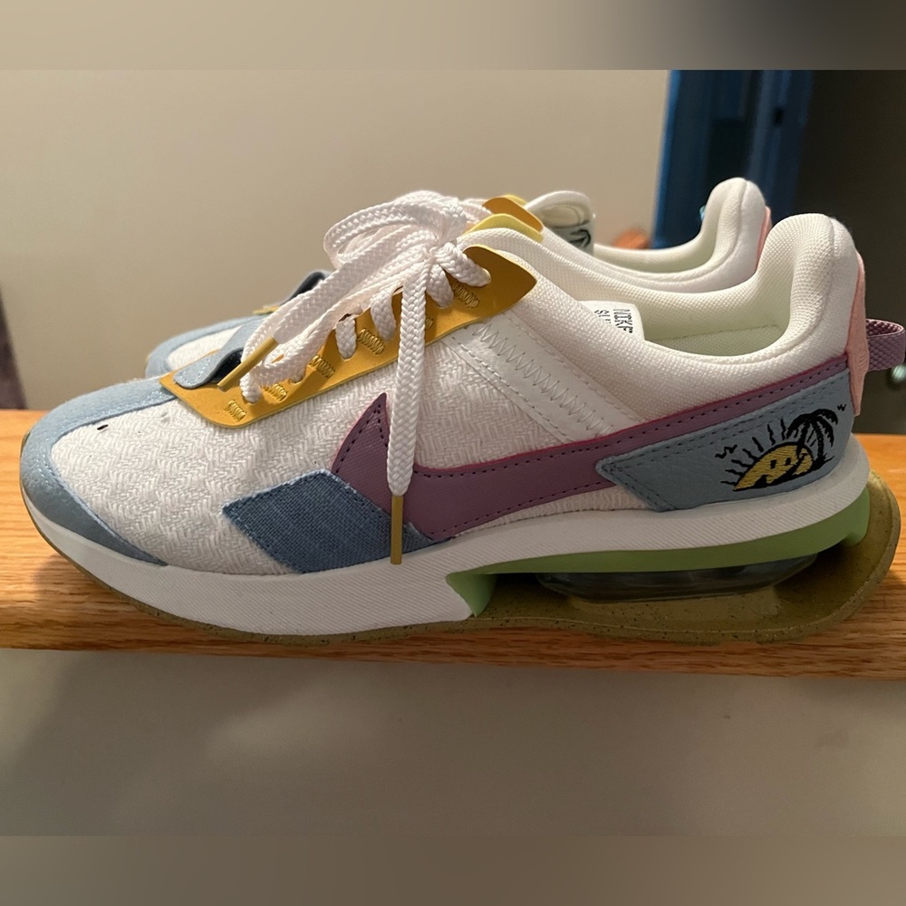Nike Sun Club sneakers, brand new & never worn, women’s size 7.5